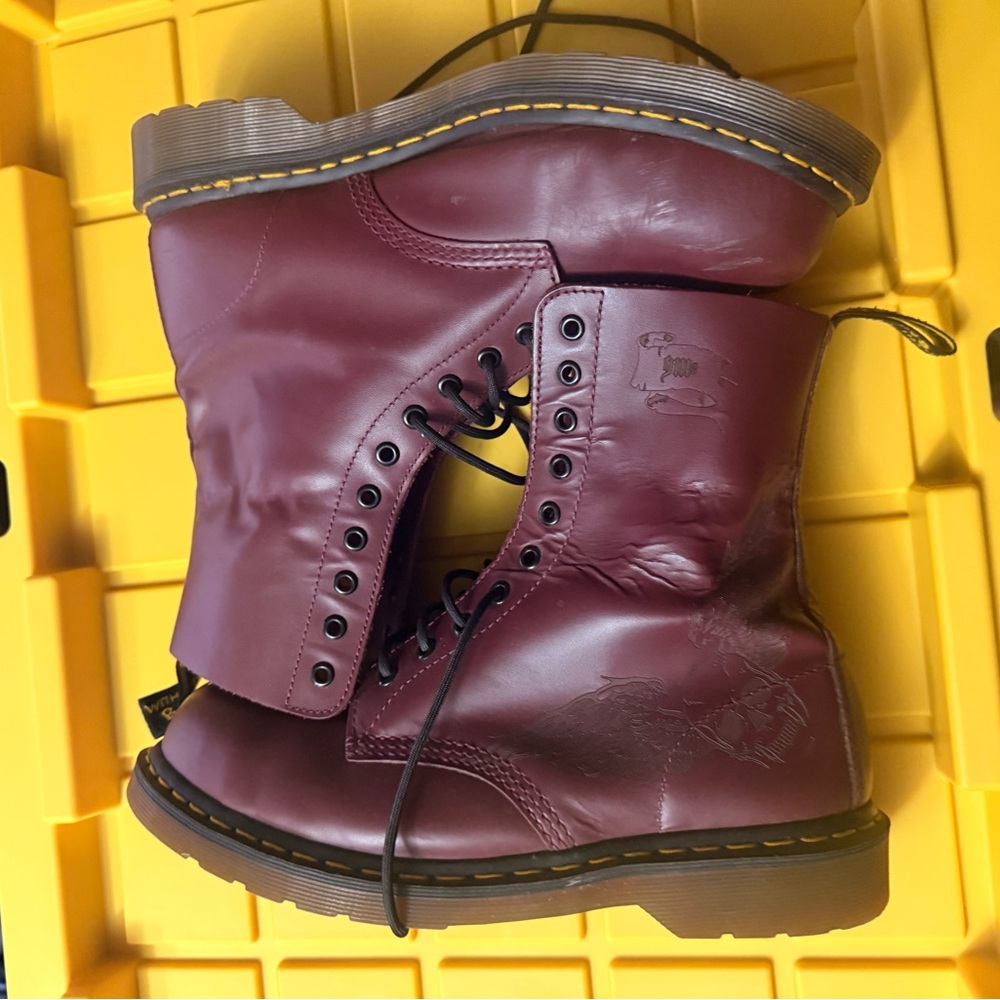 Dr. Martens Burgundy Leather Boots- Skull and Angel Wings rare- 11M #11587 - Picture 2 of 12